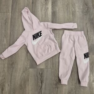 *Free With Purchase* NIKE Girl's Hoodie & Joggers